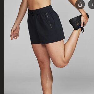 ONIA woman’s shorts - black / medium